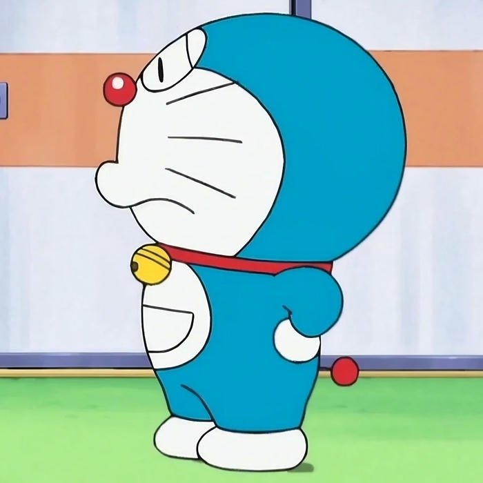Ảnh nền Doraemon vui nhộn đang đứng nhìn sang một bên rất lạ