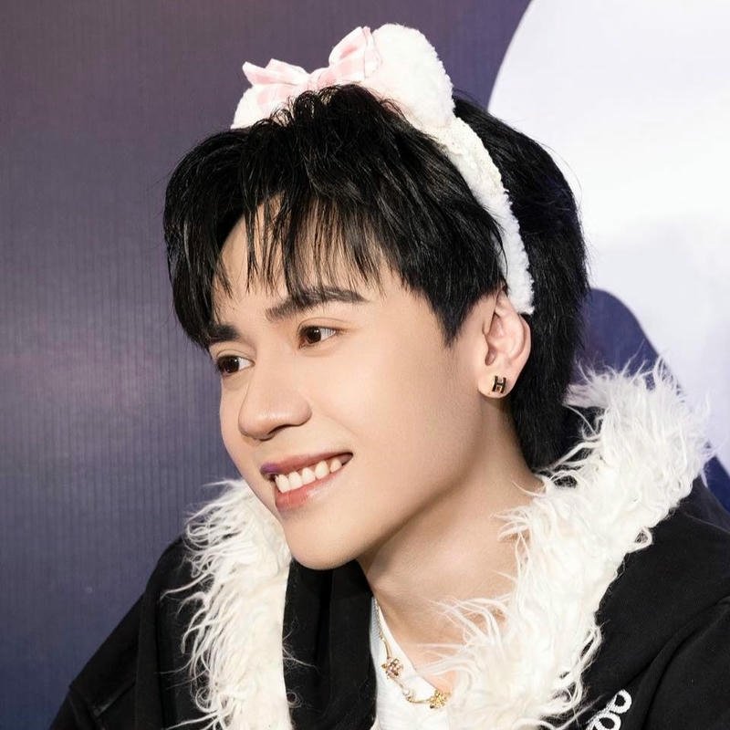 Avatar Quang Hùng Master đi tạo cảm hứng qua hình ảnh nghệ sĩ