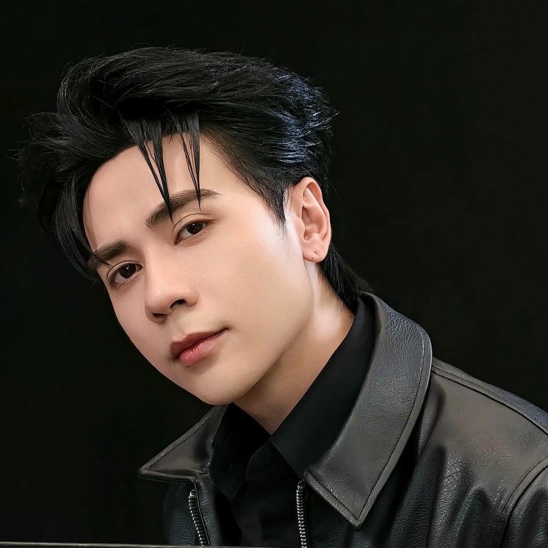 Avatar Quang Hùng Master đi tạo hình rõ nét với biểu cảm cuốn hút