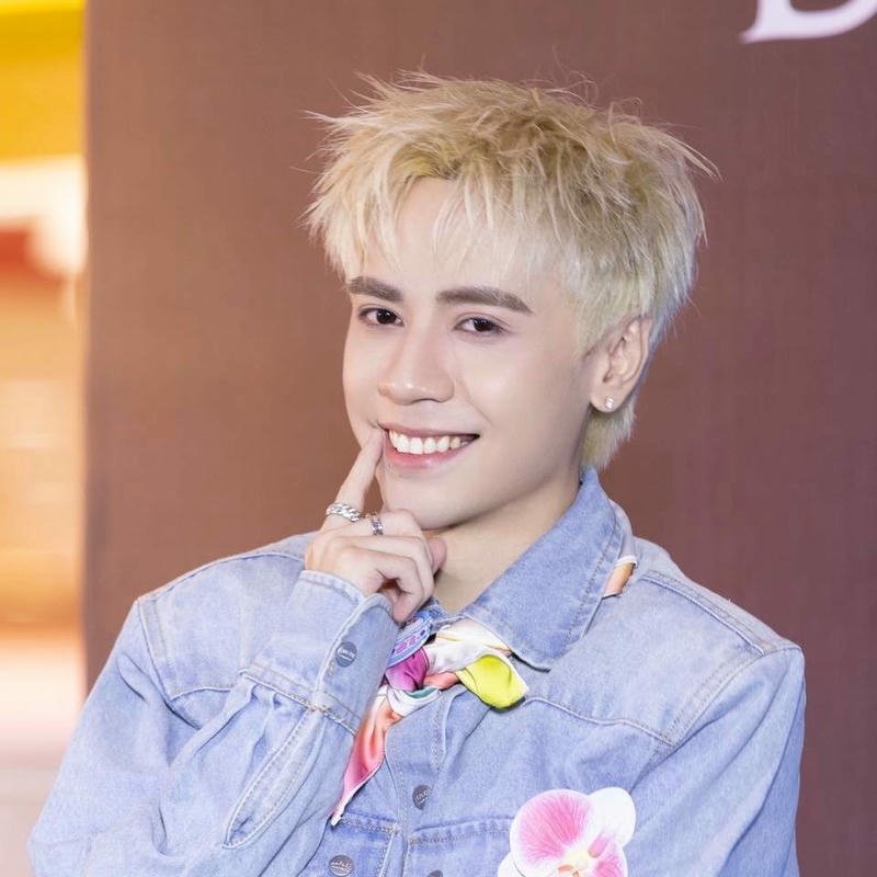 Avatar Quang Hùng Master đi thể hiện phong cách hiện đại rõ nét