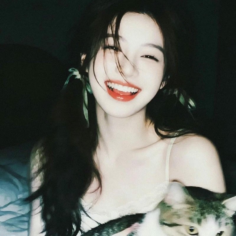 Avatar nữ phong cách hiện đại với nét vẽ tinh tế