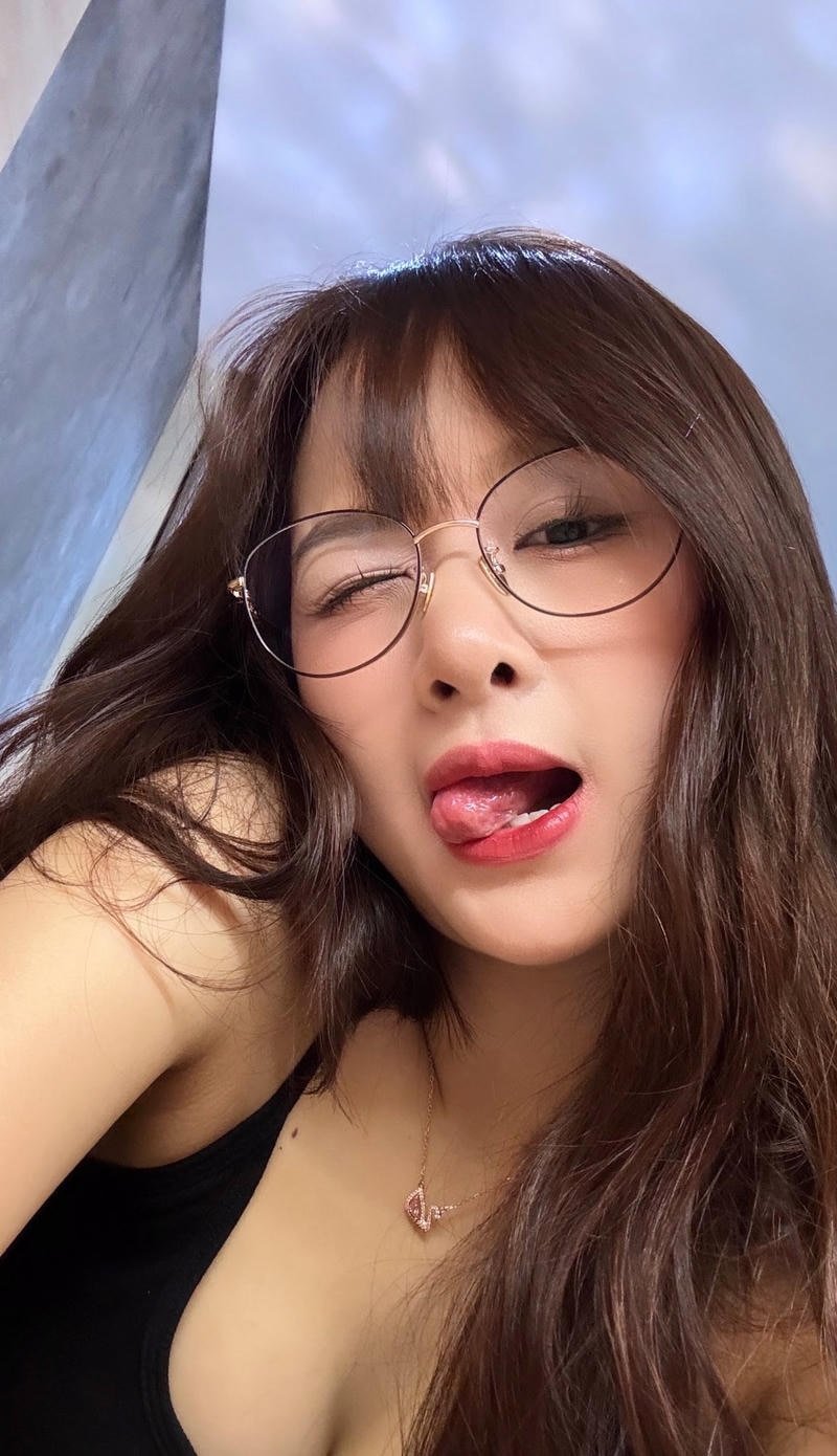 Chiêm ngưỡng gấm kami bikini đen biểu cảm đáng yêu