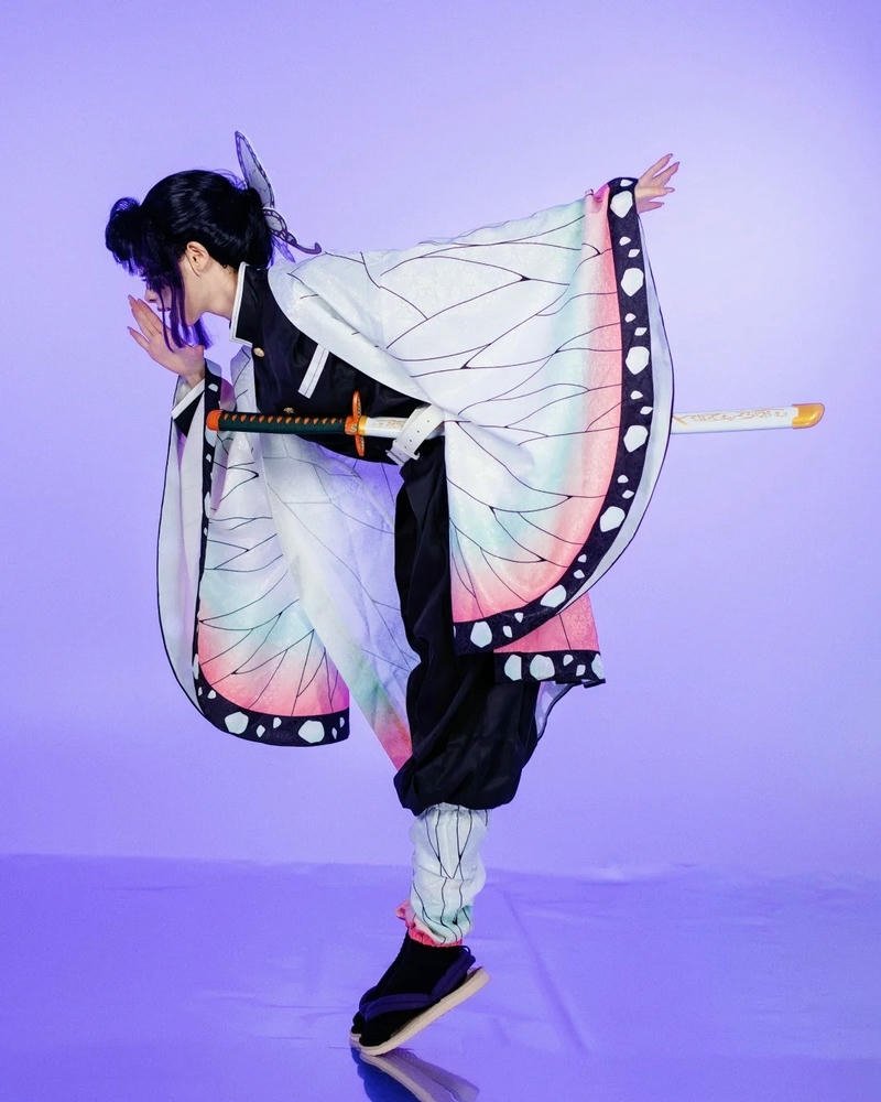 Cô gái nhập vai Shinobu ánh nhìn đầy chiều sâu