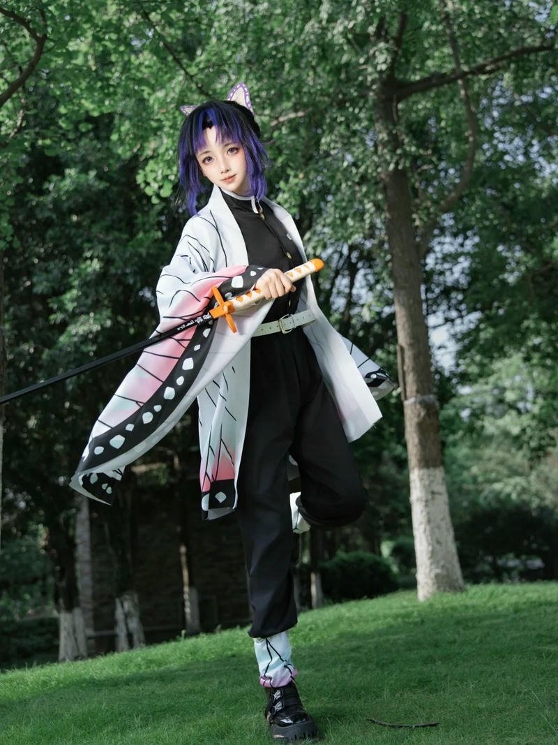 Cosplay Shinobu ánh mắt biểu cảm thu hút ánh nhìn