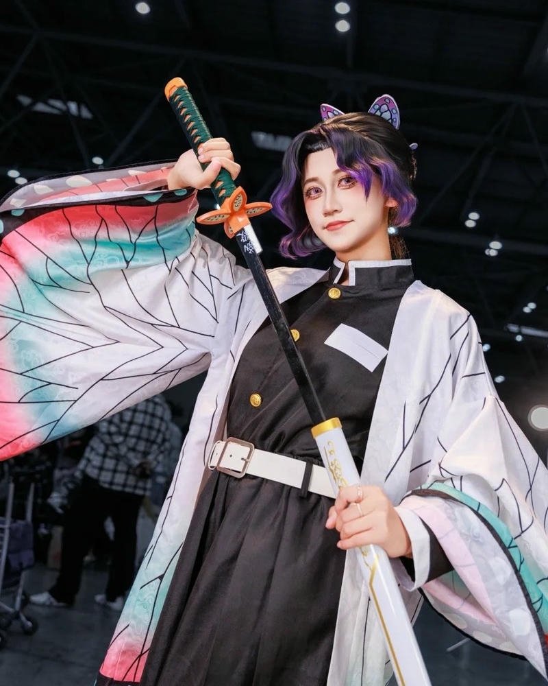 Cosplay Shinobu biểu hiện nhẹ nhàng nhưng sâu sắc