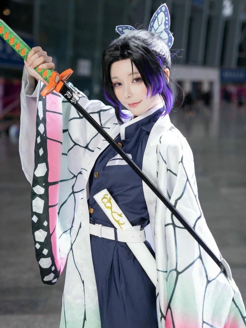 Cosplay Shinobu diện trang phục hài hòa bắt mắt