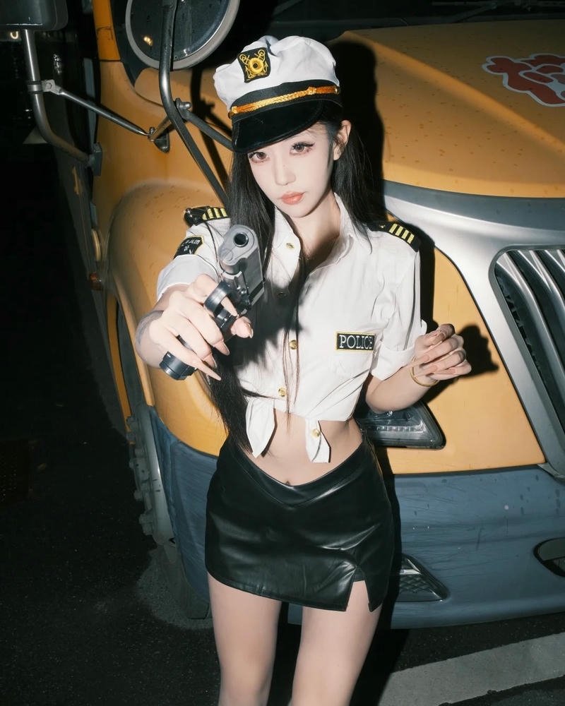 Cosplay cảnh sát đẹp mắt thể hiện cá tính rõ ràng riêng