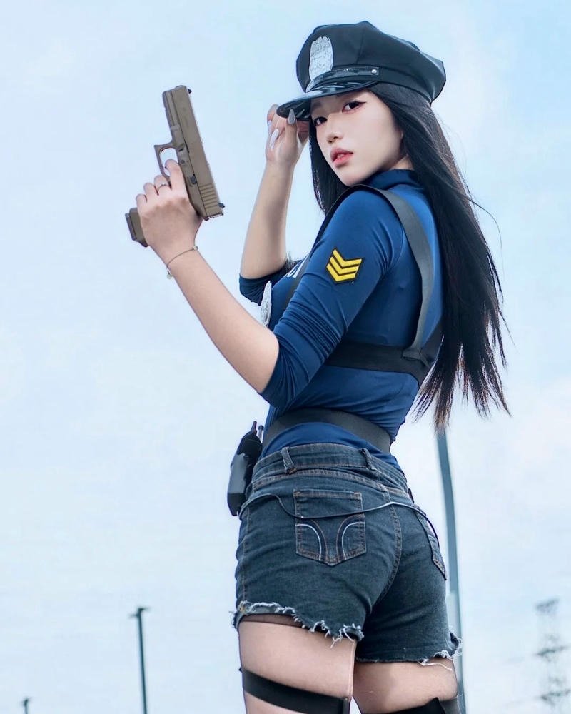 Cosplay cảnh sát sáng tạo thể hiện phong cách riêng cuốn hút