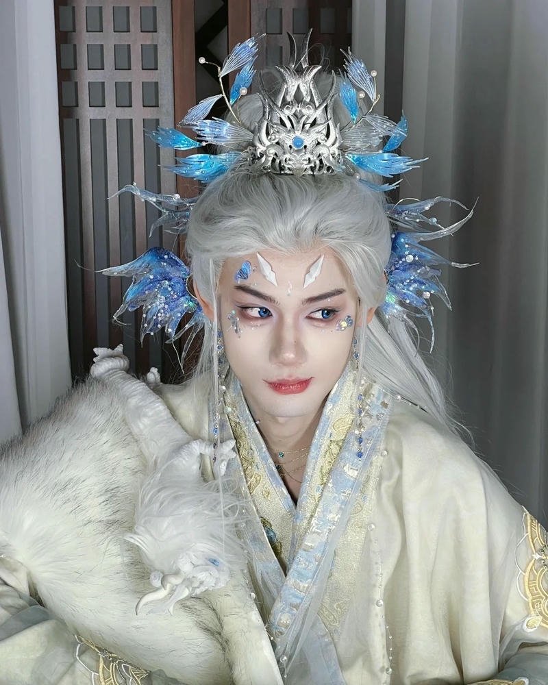 Cosplay cổ trang cuốn hút với phong thái nhẹ nhàng tự nhiên