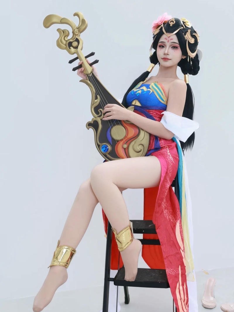 Cosplay cổ trang thanh lịch thể hiện thần thái nhẹ nhàng riêng