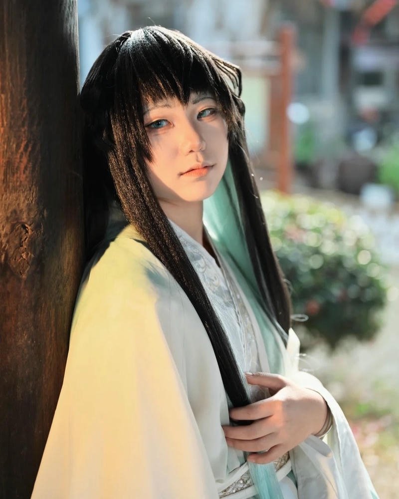 Cosplay cổ trang thể hiện thần thái nhẹ nhàng thanh thoát