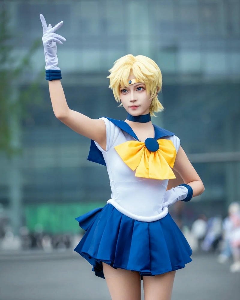 Cosplay sailor moon rạng rỡ thể hiện phong cách hoạt hình nổi bật