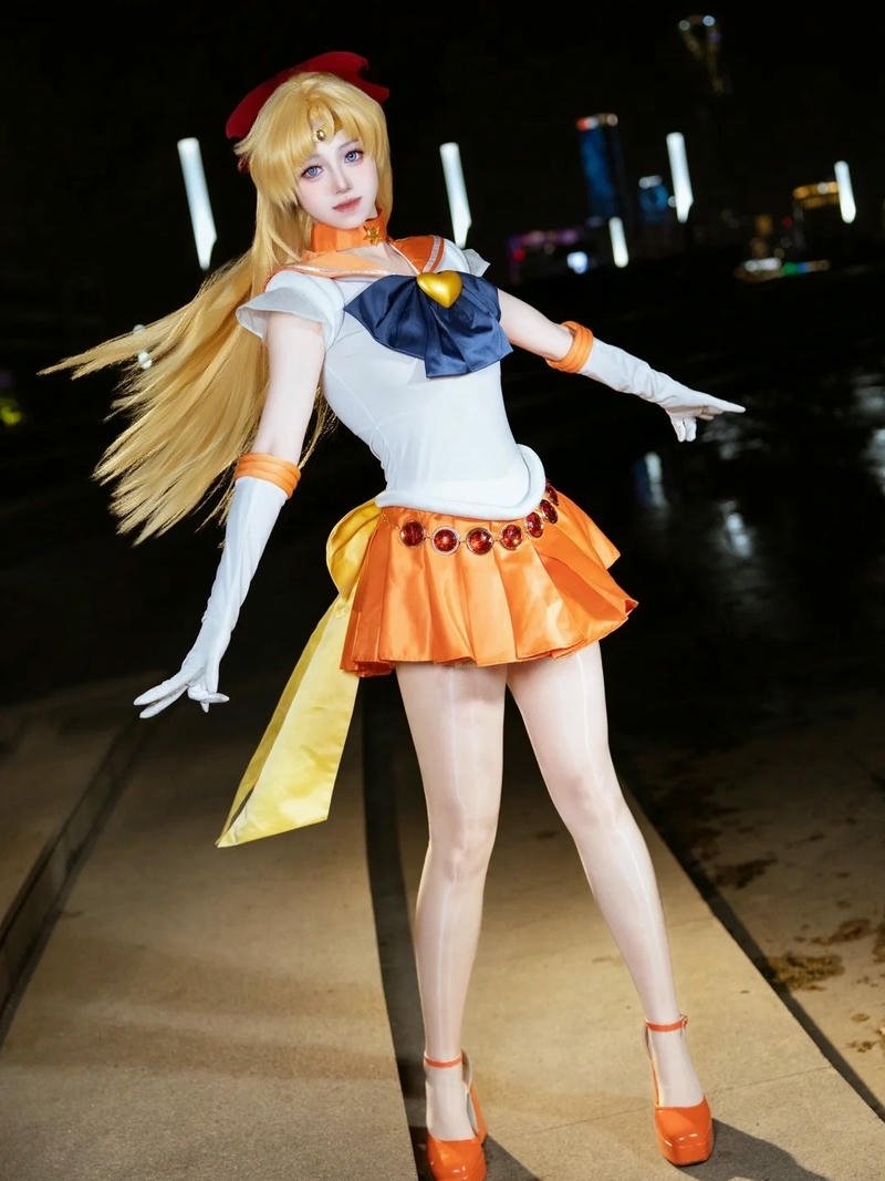 Cosplay sailor moon rạng rỡ với vẻ đẹp đáng yêu cuốn hút