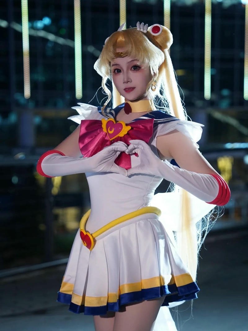 Cosplay sailor moon rực rỡ với thần thái tự tin tỏa sáng
