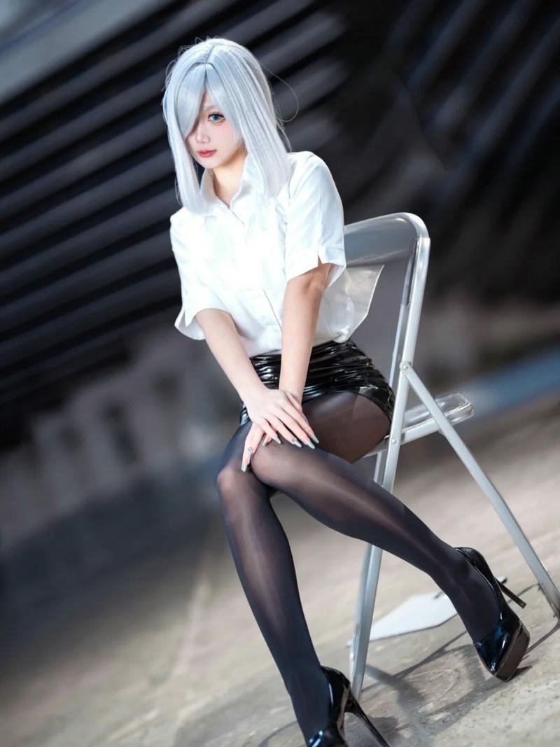 Cosplay thư ký diện outfit hiện đại nét đẹp tinh tế