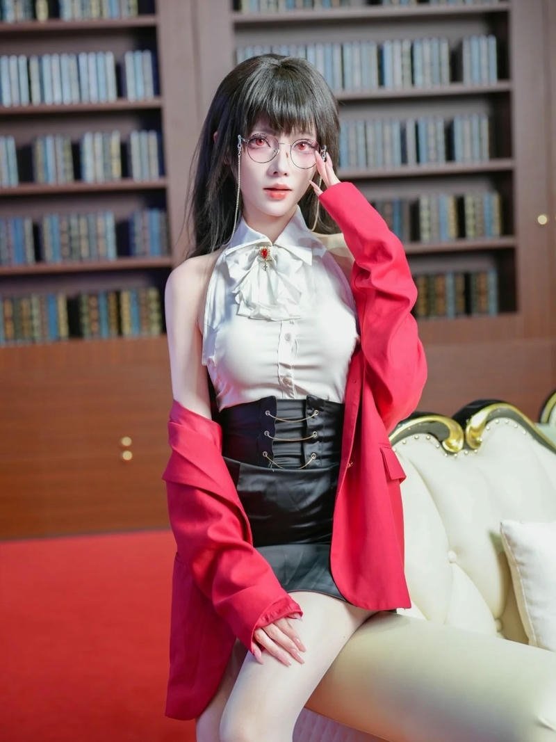 Cosplay thư ký phong thái chuyên nghiệp ánh nhìn cuốn hút