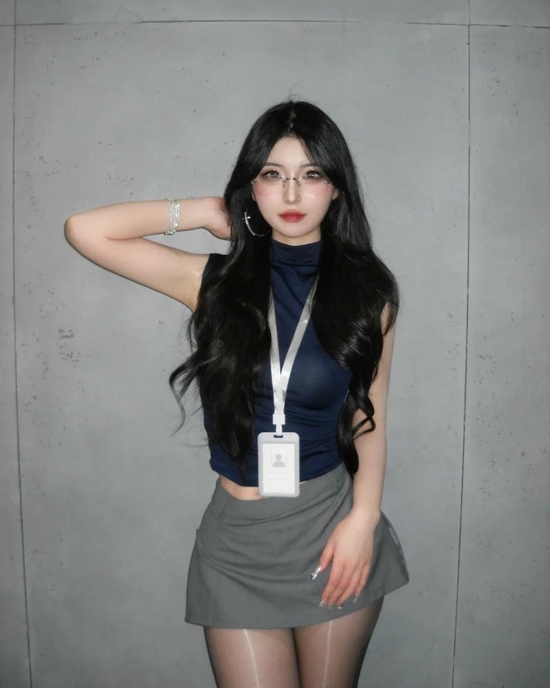 Cosplay thư ký vẻ đẹp hiện đại phong cách trang nhã