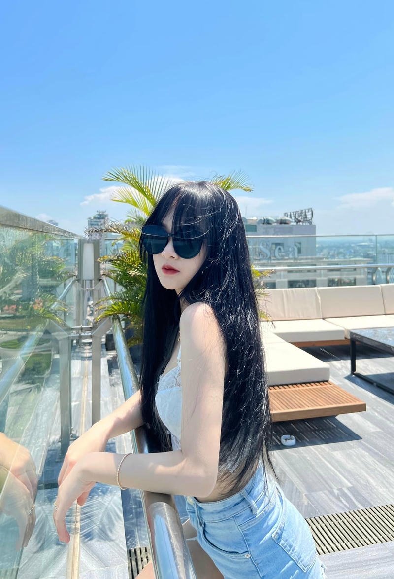 Gấm kami tạo dáng trong bộ ảnh du lịch biển