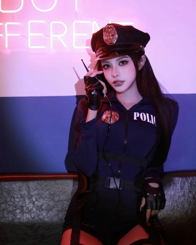 Hình ảnh cảnh sát cosplay mang nét đẹp năng động hiện đại