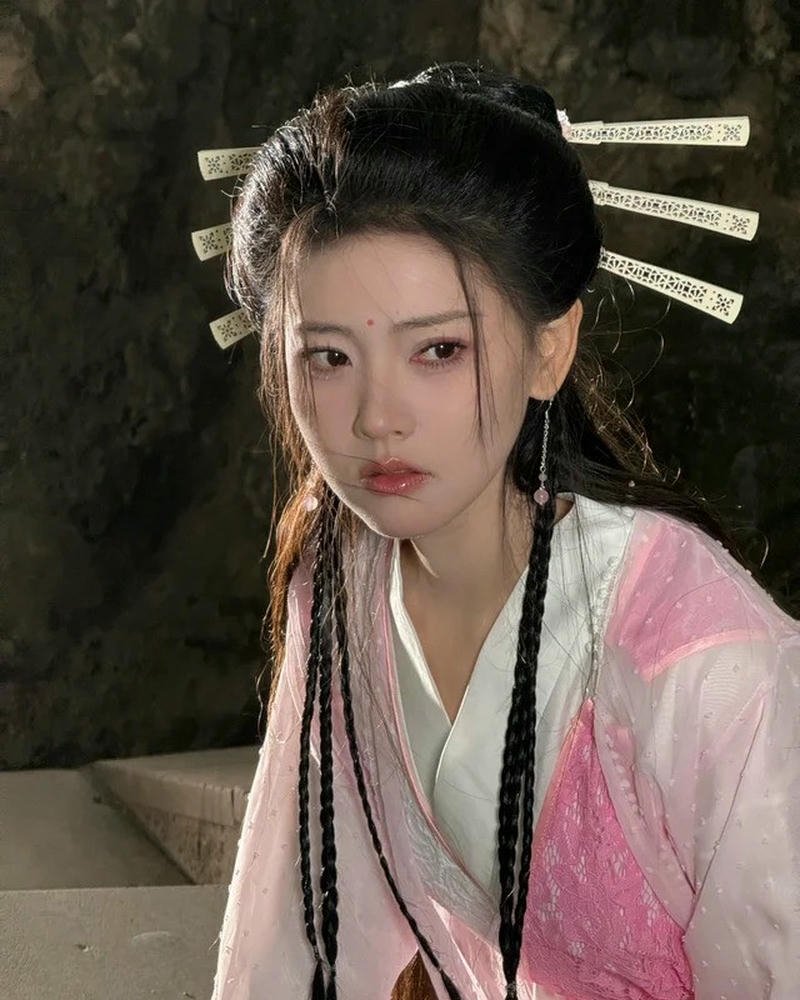 Hình ảnh cổ trang mang phong cách cổ điển nhẹ nhàng