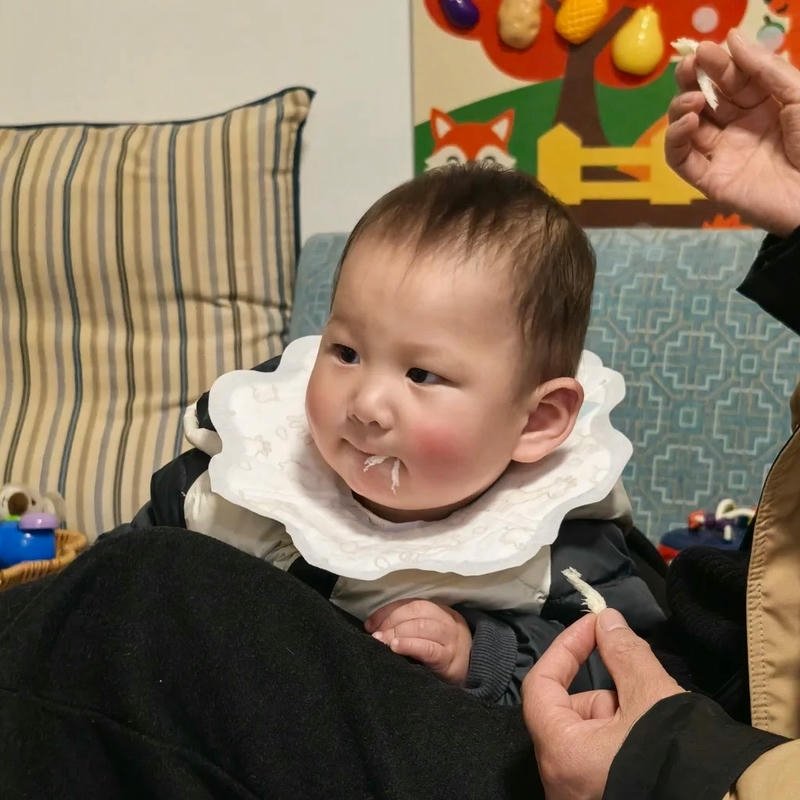 Hình ảnh em bé hài tạo ấn tượng với nét dễ thương