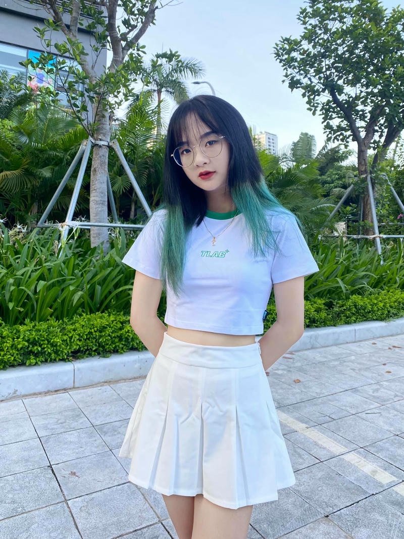 Hình ảnh gấm kami bikini trong ánh nắng mùa hè