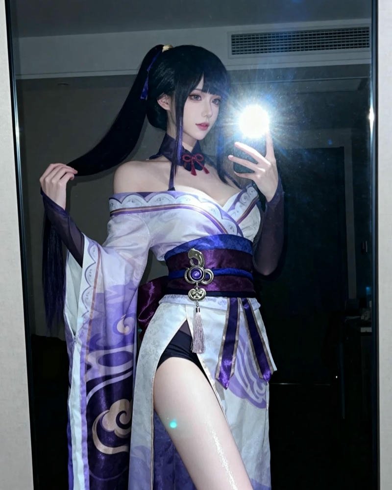 Hình ảnh hóa thân Raiden thể hiện thần thái mạnh mẽ riêng