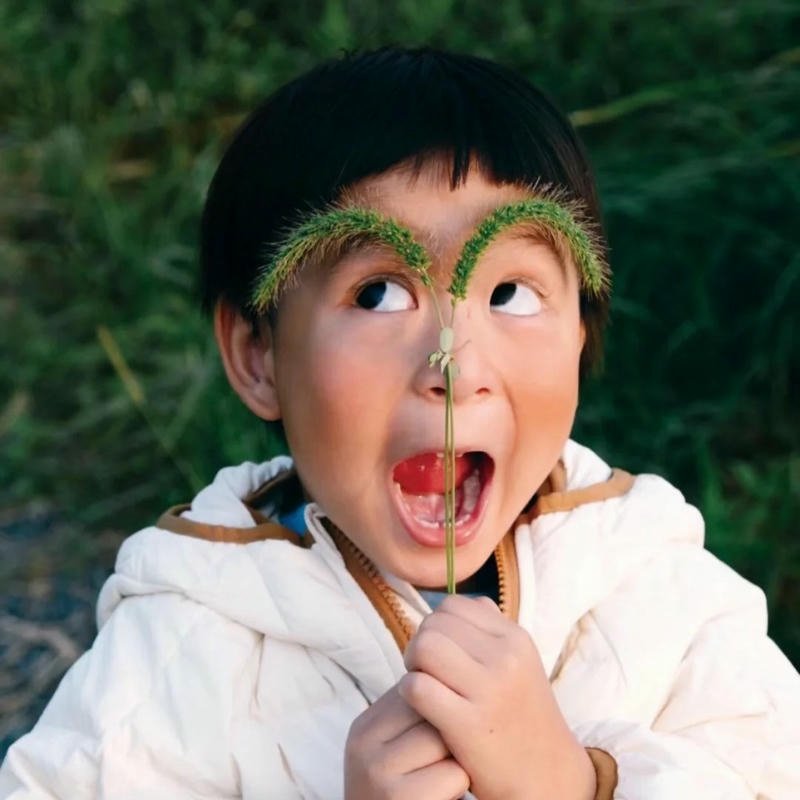 Hình em bé hài biểu cảm sinh động gây ấn tượng mạnh