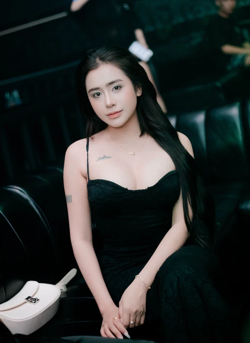 Hình gái xinh đi bar sang trọng cuốn hút