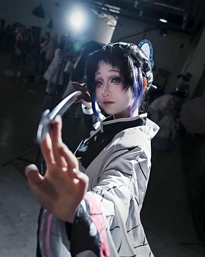 Hóa trang Shinobu với thần sắc dịu dàng cuốn hút