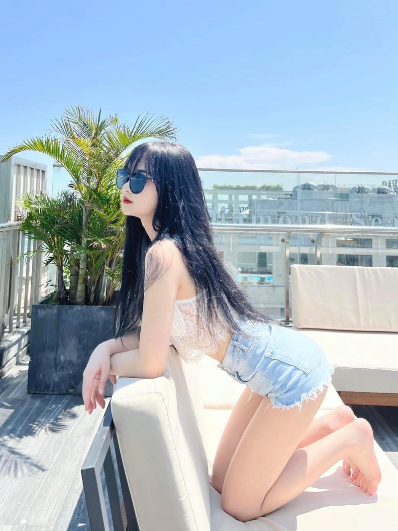 Hotgirl gấm kami trong concept chụp ảnh biển