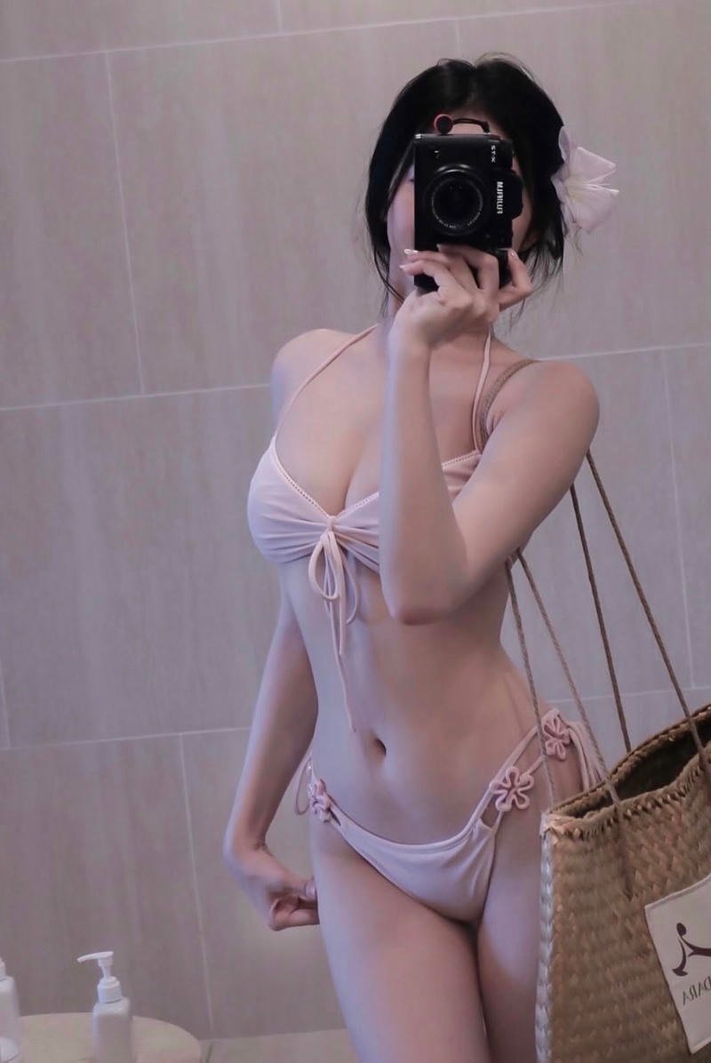 Hotgirl mlem với nụ cười rạng rỡ tự nhiên