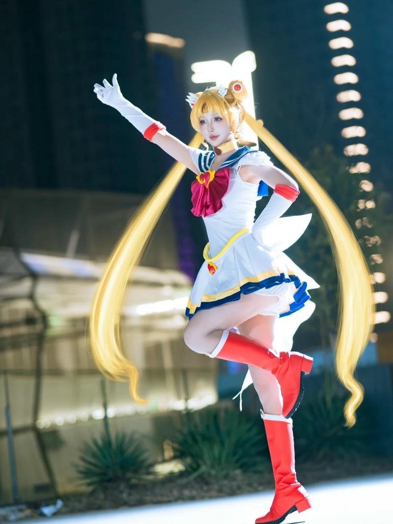 Nhân vật sailor moon hóa thân với thần thái tươi sáng