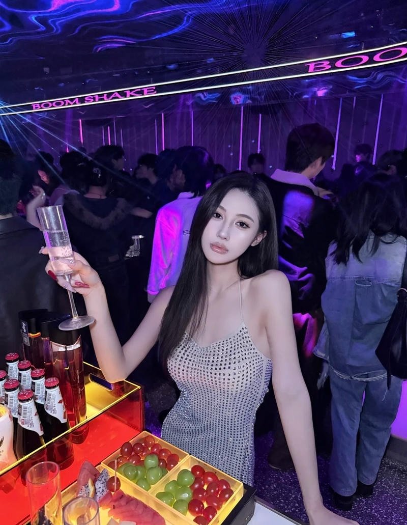 Nhịp điệu âm nhạc cuốn hút gái xinh đi bar cuốn