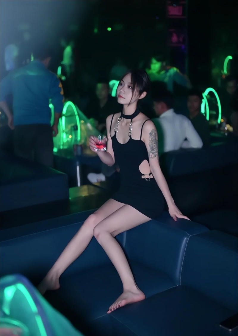 Phong cách thời trang club của gái xinh hiện đại