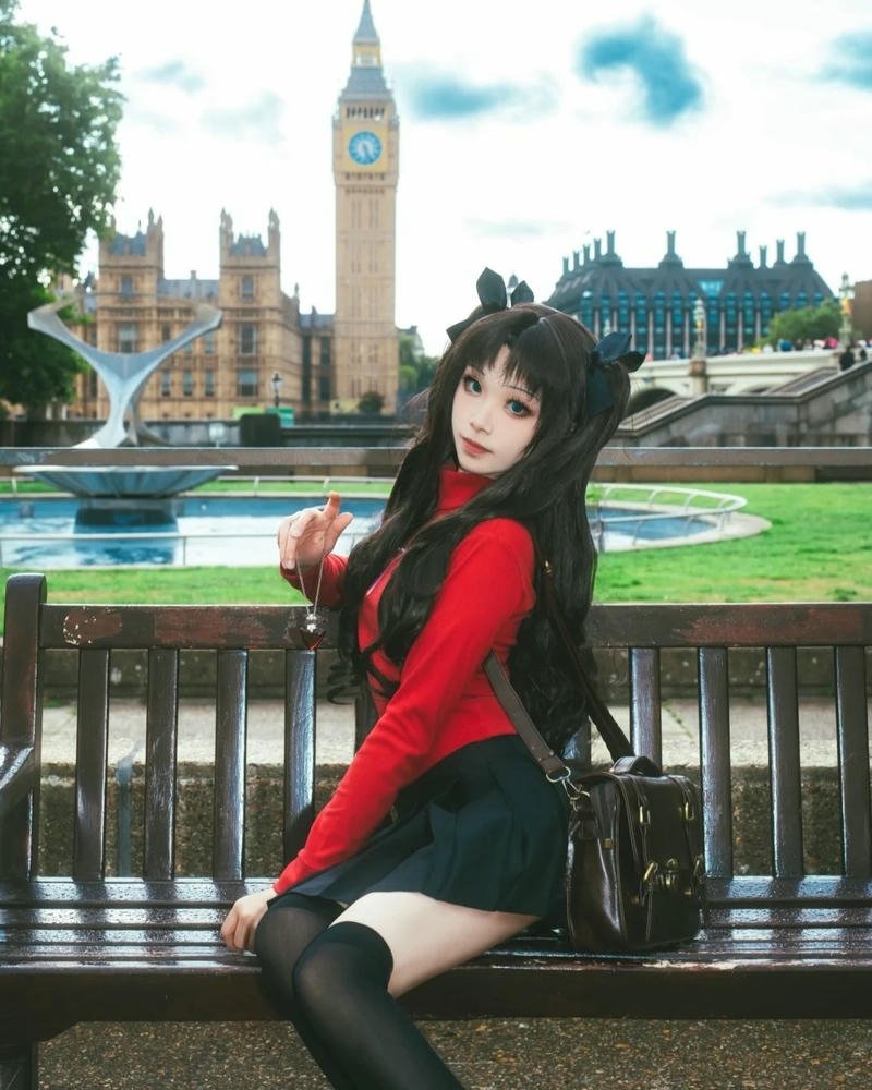 Rin Tohsaka cosplay nổi bật với phong thái tự tin rõ rệt