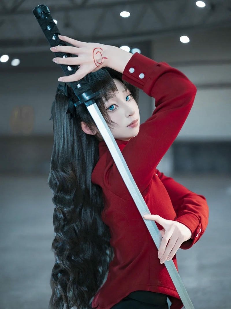 Rin Tohsaka cosplay tạo ấn tượng với nét cá tính rõ ràng