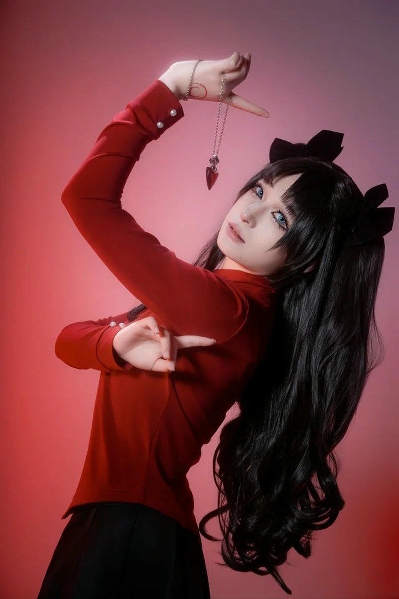 Rin Tohsaka cosplay thể hiện thần thái sang trọng rõ rệt
