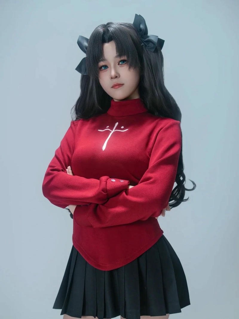 Rin Tohsaka cosplay thể hiện vẻ đẹp sắc nét đầy ấn tượng