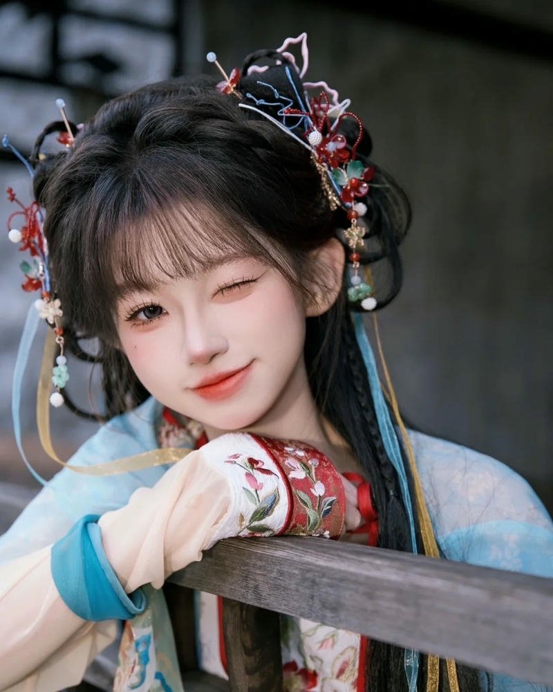 Tạo dáng cổ trang mang thần thái dịu dàng cuốn hút