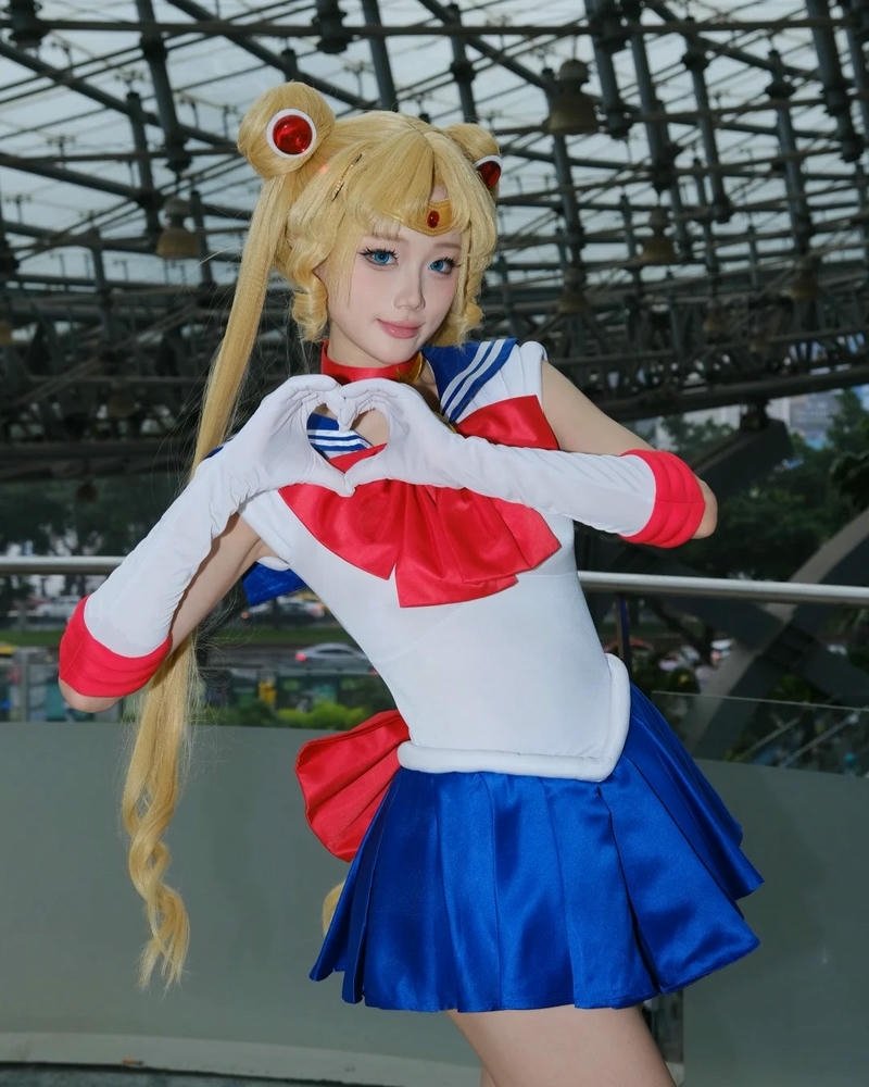 Tạo dáng sailor moon mang thần thái dễ thương cuốn hút