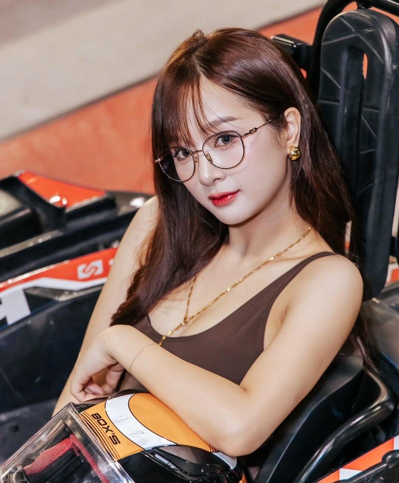 Tiktoker nổi tiếng mặc trang phục hở hang gợi cảm