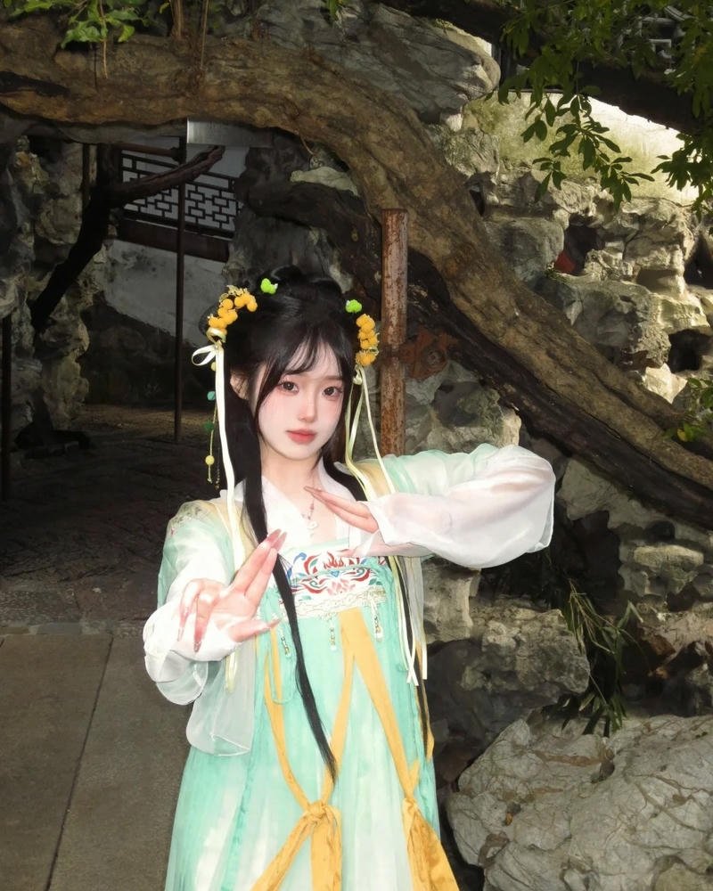 Trang phục hóa thân cổ trang nổi bật với nét đẹp riêng