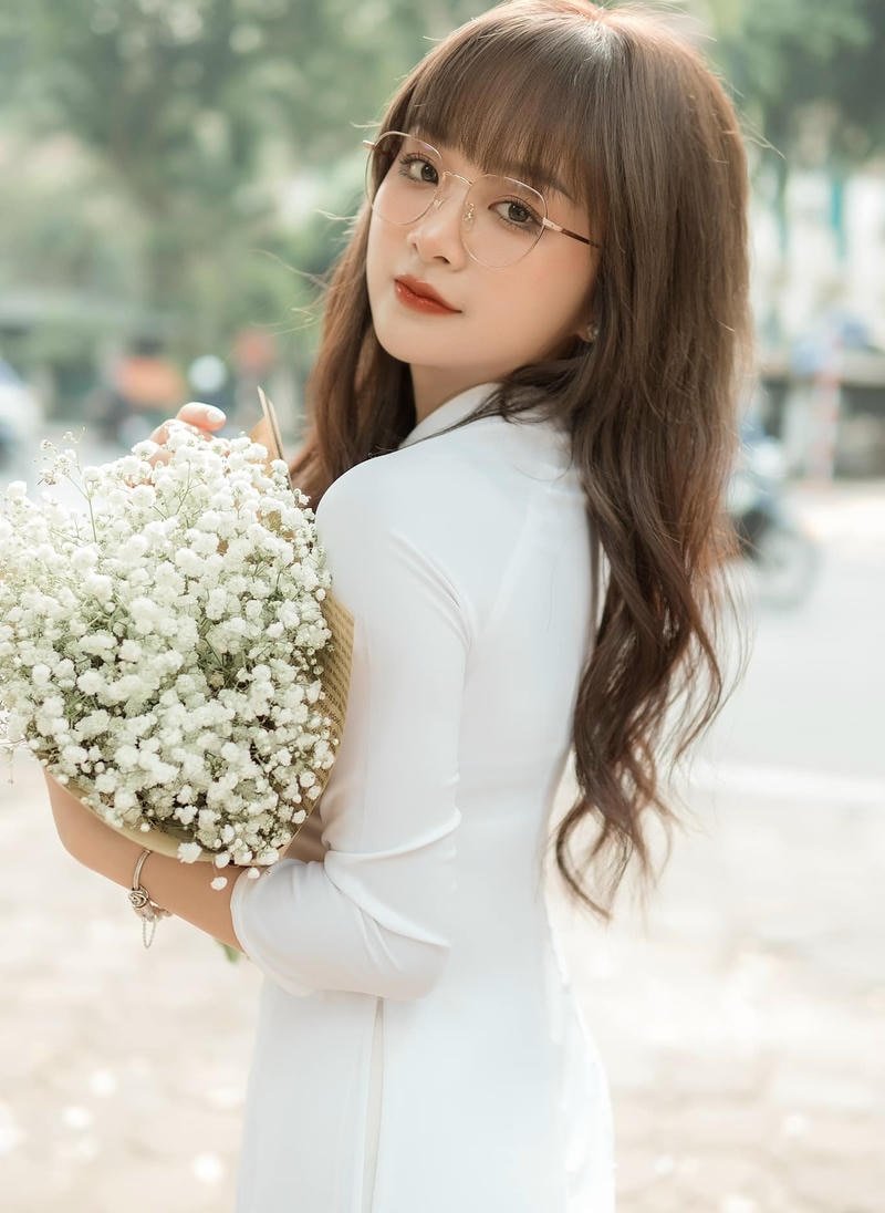 Vóc dáng cân đối của gấm kami trong outfit bikini