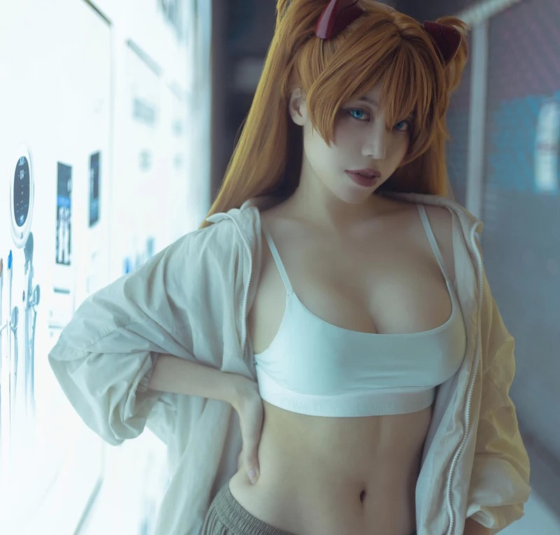 Ảnh Ain Nguyễn bikini phong cách gợi cảm nhẹ nhàng cuốn hút