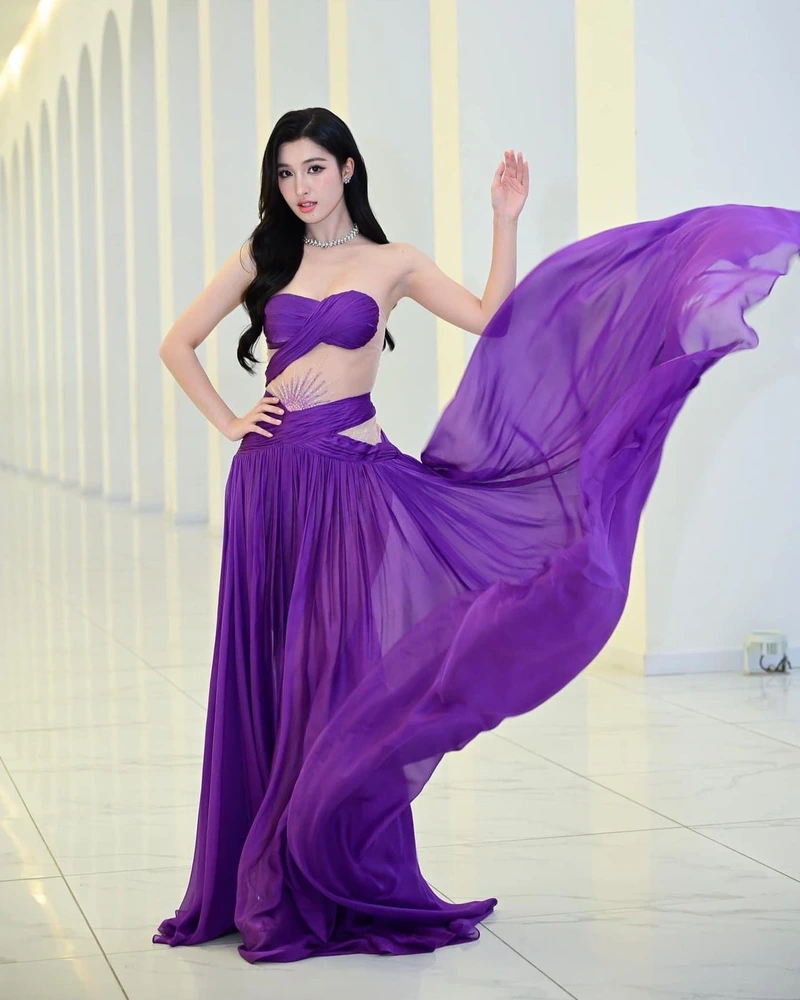 Ảnh Gái xinh Phương Nhi bikini với visual trong trẻo nổi bật