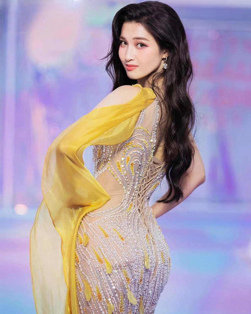 Ảnh Hoa hậu Phương Nhi mặc bikini dành cho người thích gái xinh