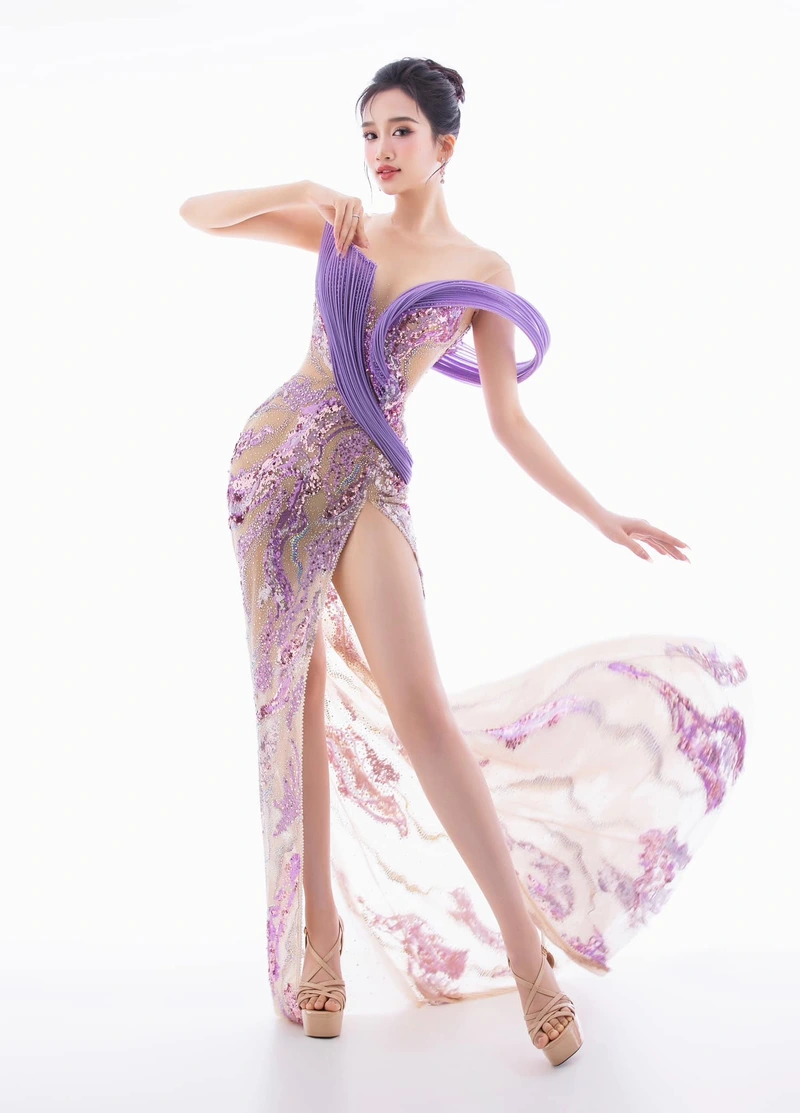 Ảnh Trà Giang bikini phong cách trẻ trung phù hợp xem giải trí