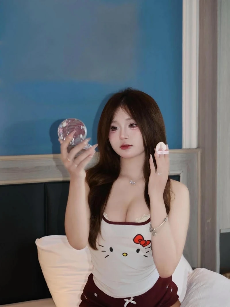 Ánh nhìn cuốn hút của Bình An TikTok mặc bikini tạo điểm nhấn