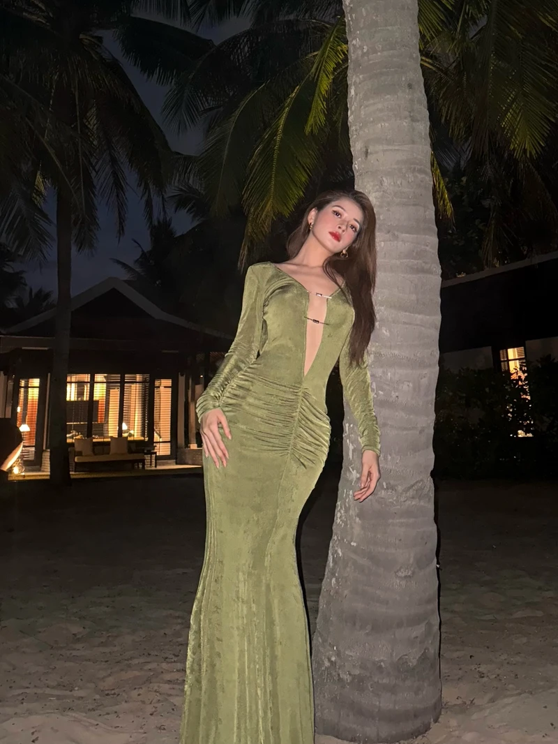 Ánh sáng tự nhiên làm nổi bật gái xinh TikTok mặc bikini rõ nét